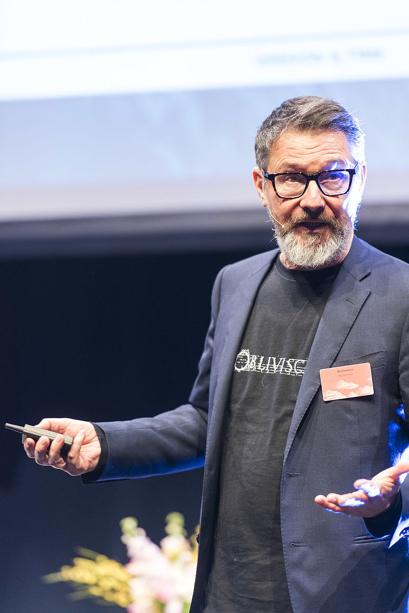 Shaping Tomorrow : cinq grandes tendances transversales qui redessinent l'avenir du travail